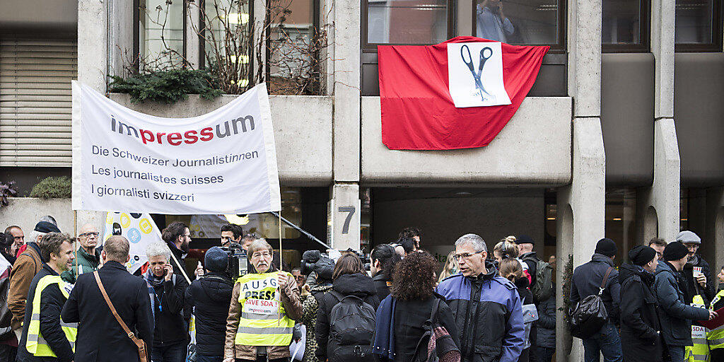 Journalistinnen und Journalisten der Schweizerischen Depeschenagentur sind am Dienstag in einen unbefristeten Streik getreten. Sie fordern die sda-Direktion auf, ernsthafte Verhandlungen aufzunehmen. (Archivbild)