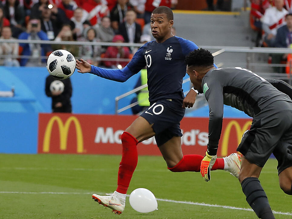 Kylian Mbappé schiesst den einzigen Treffer in Jekaterinburg gegen Peru und führt Frankreich in die Achtelfinals