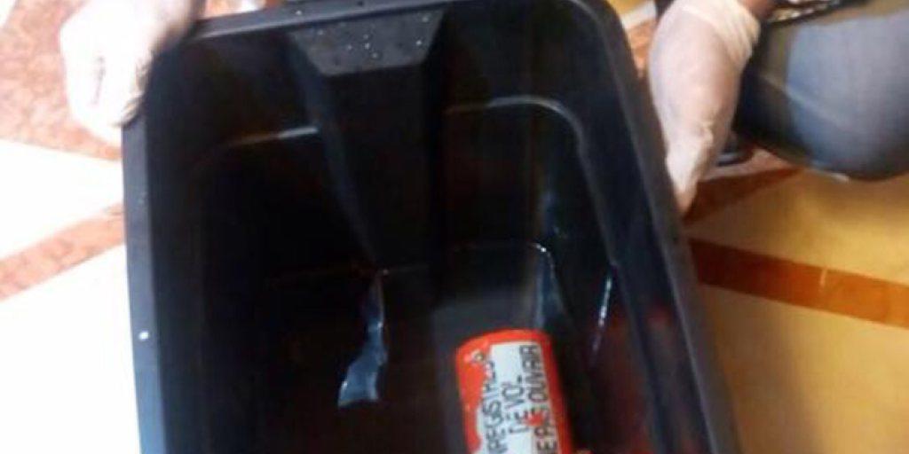 Eine der beiden geborgenen Datenschreiber des verunfallten Egyptair-Flugzeugs.