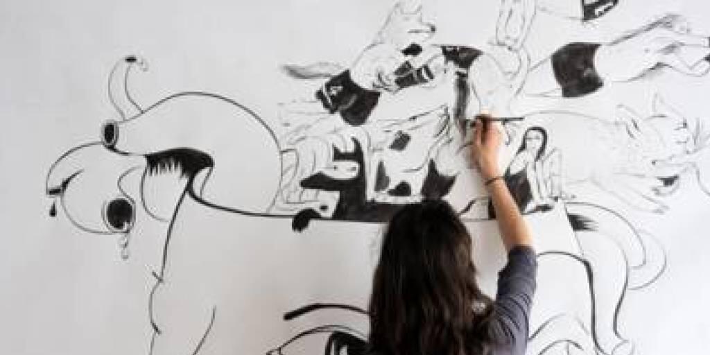Lika Nüssli bei der Arbeit. Fünf Schweizer Städte habe ihr im Rahmen des Comix-Festivals Fumetto ein Stipendium in Höhe von 30'000 Franken zugesprochen. (z.V.g.)