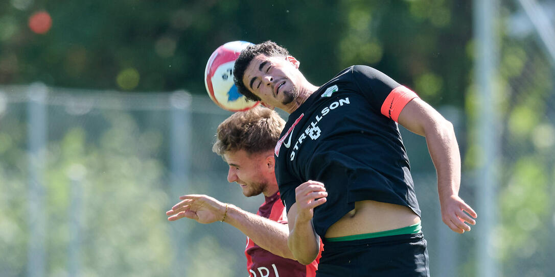 Für Niklas Lang (l.) bedeutet das letzte Spiel der aktuellen Vorbereitung auch ein Wiedersehen mit seinem Ausbildungsverein TSV 1860 München.