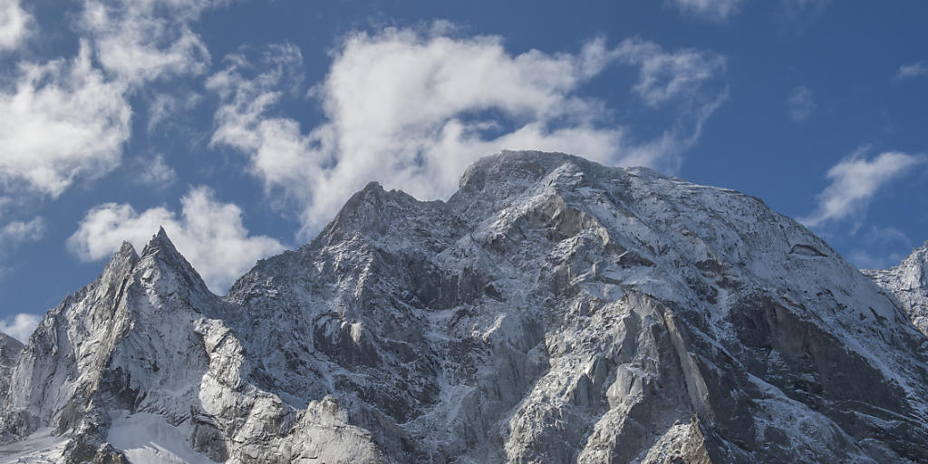Der Berg ist ruhiger geworden. Am Piz Cengalo sind die Bewegungen im Fels von mehreren Zentimetern auf ein paar Millimeter pro Tag zurückgegangen.