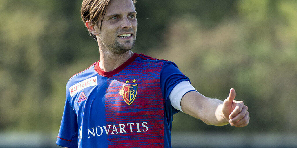 Daumen hoch: Captain Valentin Stocker bleibt dem FC Basel erhalten