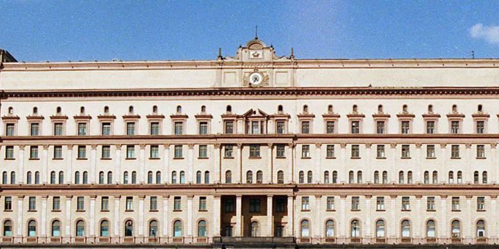 Die Tür des FSB- (früher KGB-) Gebäudes am Lubjanka-Platz in Moskau ist Opfer eines "künstlerischen" Brandanschlag geworden (Archiv). Die Tür des FSB- (früher KGB-) Gebäudes am Lubjanka-Platz in Moskau ist Opfer eines "künstlerischen" Brandanschlag geworden (Archiv).