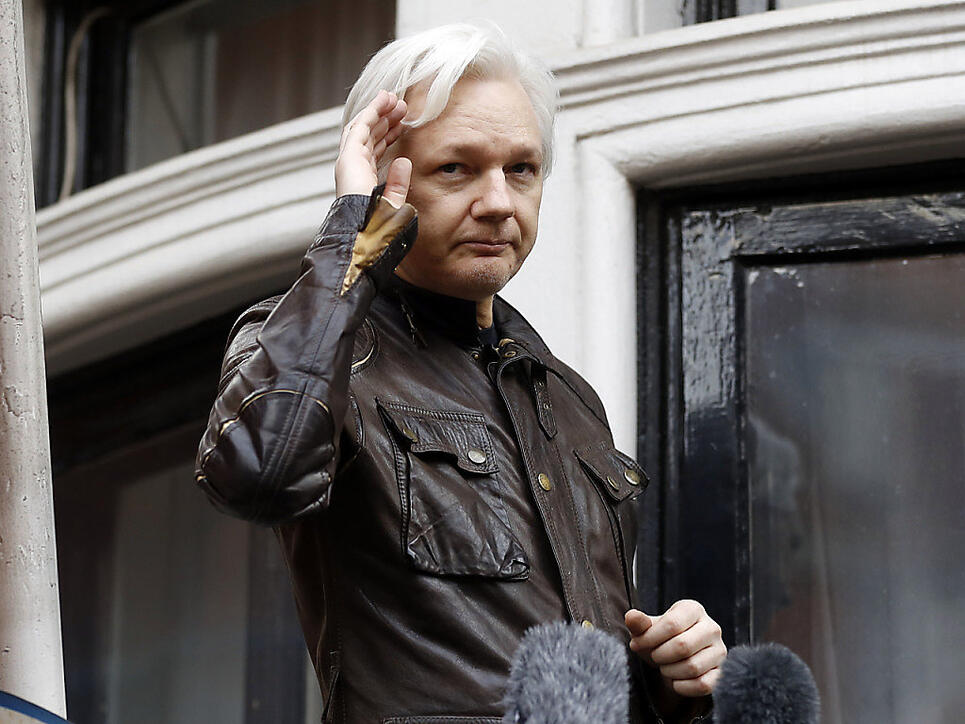 Wikileaks-Gründer Julian Assange lebt seit 2012 in der Botschaft Ecuadors in London. In mehreren Ländern eröffnete die Justiz Ermittlungsverfahren gegen ihn. (Archivbild)