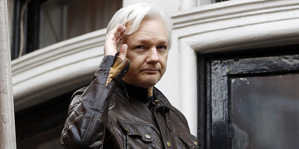 Wikileaks-Gründer Julian Assange lebt seit 2012 in der Botschaft Ecuadors in London. In mehreren Ländern eröffnete die Justiz Ermittlungsverfahren gegen ihn. (Archivbild)
