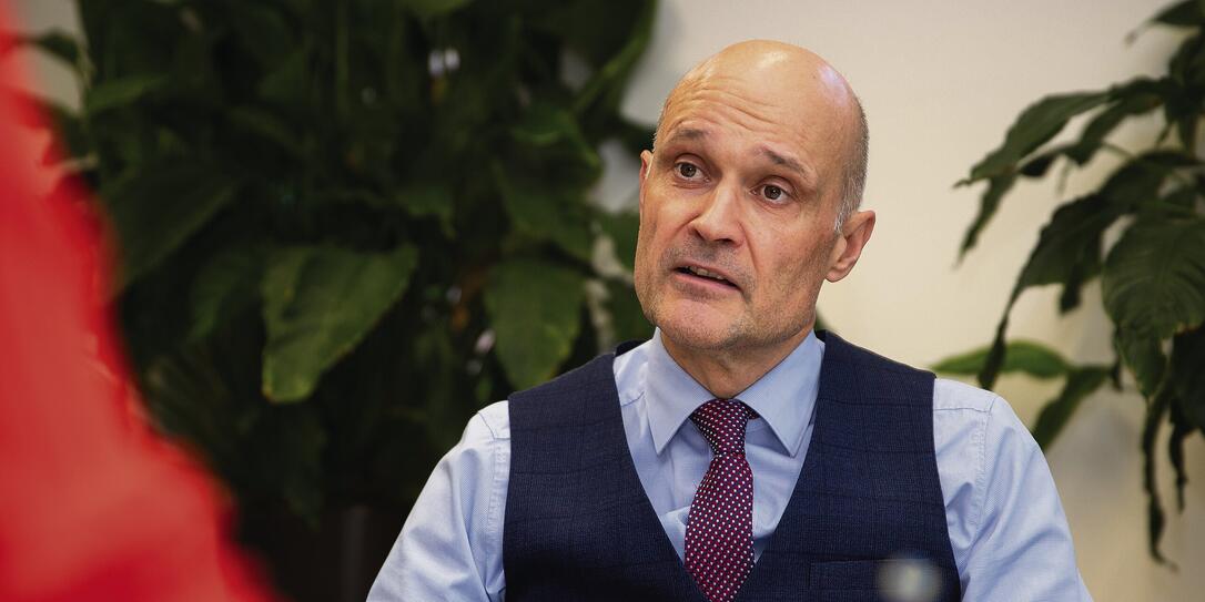 Jules Hoch: «Anderseits ist es offenbar unter den neuen Rahmenbedingungen auch nicht mehr so einfach als Finanzintermediär Geld zu verdienen.» Bild: Tatjana Schnalzger Jules Hoch: «Anderseits ist es offenbar unter den neuen Rahmenbedingungen auch nicht mehr so einfach als Finanzintermediär Geld zu verdienen.» Bild: Tatjana Schnalzger