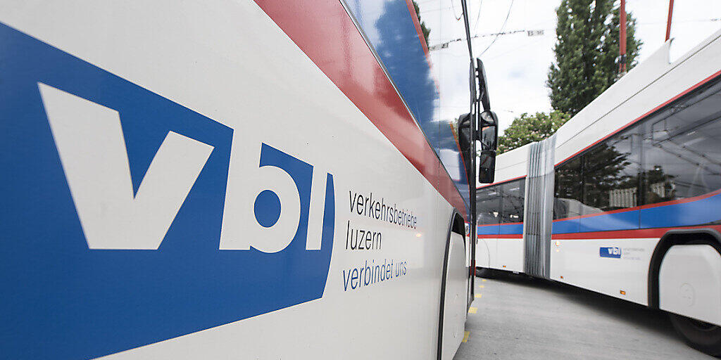 Bei den Verkehrsbetrieben Luzern (VBL) ist Feuer im Dach. Praktisch der gesamte Verwaltungsrat sowie der Direktor wollen den Hut nehmen. (Archivbild)