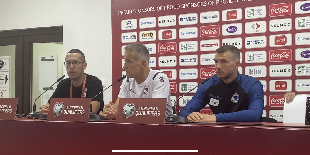 Der neue Trainer Meho Kodro (mitte) und Stürmer Edin Dzeko (rechts) Der neue Trainer Meho Kodro (mitte) und Stürmer Edin Dzeko (rechts)