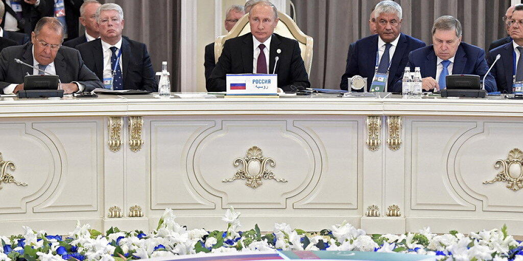 Die Staatschefs von Russland, dem Iran sowie der Ex-Sowjetrepubliken Aserbaidschan, Kasachstan und Turkmenistan unterzeichneten den Vertrag im kasachischen Küstenort Aktau.