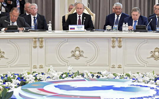 Die Staatschefs von Russland, dem Iran sowie der Ex-Sowjetrepubliken Aserbaidschan, Kasachstan und Turkmenistan unterzeichneten den Vertrag im kasachischen Küstenort Aktau.