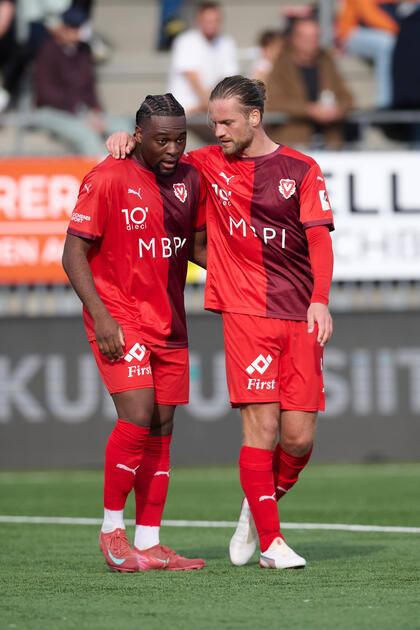 Ayo Akinola (l.) erzielte gegen Wil sein erstes Saisontor.