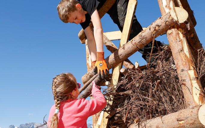 Kinder bauen Funken in Schaanwald