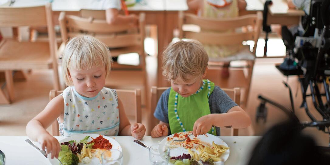GFZ, STIFTUNG GFZ, GFZ KINDERTAGESSTAETTE, GFZ 6A BGF, BAUGENOSSENSCHAFT FROHNHEIM ZUERICH, KINDERTAGESTAETTE, KITA, KRIPPE, KINDERKRIPPE, KINDER-KRIPPE, BETREUUNG, KINDERBETREUUNG, KLEINKIND, KLEINKINDER, KIND, KINDER, MITTAGESSEN, GFZ, STIFTUNG GFZ, GFZ KINDERTAGESSTAETTE, GFZ 6A BGF, BAUGENOSSENSCHAFT FROHNHEIM ZUERICH, KINDERTAGESTAETTE, KITA, KRIPPE, KINDERKRIPPE, KINDER-KRIPPE, BETREUUNG, KINDERBETREUUNG, KLEINKIND, KLEINKINDER, KIND, KINDER, MITTAGESSEN,