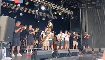 Die Komplizen spielen auf dem Peter-Kaiser-Platz