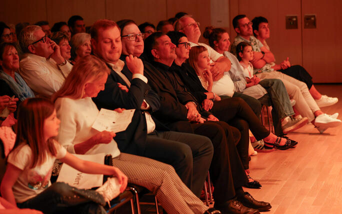 Jubiläumskonzert des Young Unlimited Chors im Gemeindesaal von Mauren.
