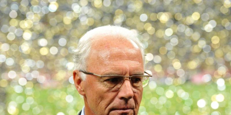 Der Druck auf Franz Beckenbauer und seine Kollegen steigt