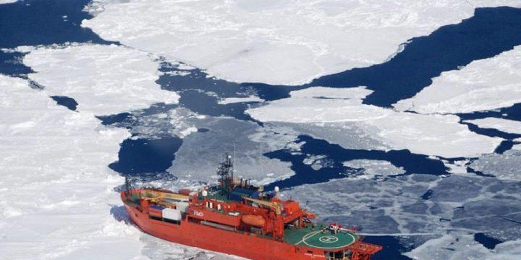 Der Eisbrecher "Aurora Australis" sitzt in der Antarktis fest. Der Eisbrecher "Aurora Australis" sitzt in der Antarktis fest.