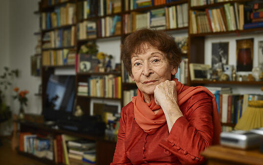Erst mit weit über 70 Jahren wechselte sie vom Theater- ins Filmgeschäft: Schauspielerin Monica Gubser. Nun ist die Schweizerin im Alter von 88 Jahren verstorben.