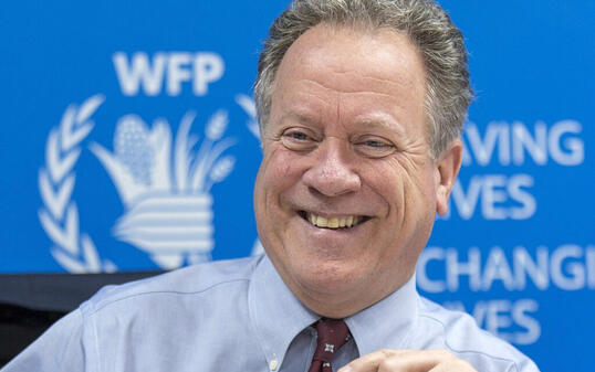 ARCHIV - David Beasley, Exekutivdirektor des Welternährungsprogramms der Vereinten Nationen (WFP), spricht während einer Pressekonferenz in Johannesburg. Foto: Andrea Lindner/dpa