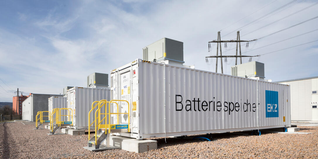 BATTERIESPEICHER, BATTERIESPEICHERSYSTEM, BATTERIEMODUL, SPEICHERMODUL, GROSSBATTERIE, GROSSBATTERIEN, GROESSTE BATTERIE, STROMSPEICHER, ENERGIESPEICHER, SPEICHERKAPAZITAET, STROMNETZ, STROMVERSORGUNG, ELEKTRIZITAETSWERK, STROMLIEFERANT, ENERGIEKONZERN, EK BATTERIESPEICHER, BATTERIESPEICHERSYSTEM, BATTERIEMODUL, SPEICHERMODUL, GROSSBATTERIE, GROSSBATTERIEN, GROESSTE BATTERIE, STROMSPEICHER, ENERGIESPEICHER, SPEICHERKAPAZITAET, STROMNETZ, STROMVERSORGUNG, ELEKTRIZITAETSWERK, STROMLIEFERANT, ENERGIEKONZERN, EK