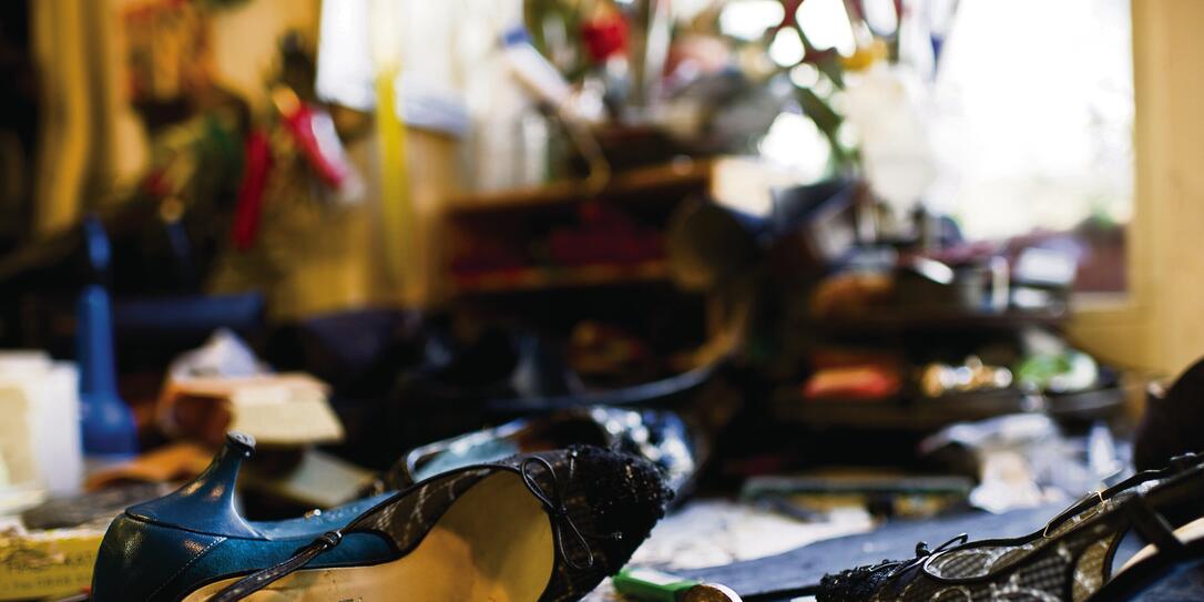 LEHRSTELLE, LEHRLING, LERNENDE, BERUF, AUSBILDUNG, BERUFSAUSBILDUNG, ARBEIT, SCHUHMACHER, LEHRTOCHTER, SCHUHE, SCHUH REPARATUR, ATELIER, CHANEL, PUMPS, FRAUENSCHUH, FRAUENSCHUHE, , LEHRLING, LEHRSTELLE, LEHRLING, LERNENDE, BERUF, AUSBILDUNG, BERUFSAUSBILDUNG, ARBEIT, SCHUHMACHER, LEHRTOCHTER, SCHUHE, SCHUH REPARATUR, ATELIER, CHANEL, PUMPS, FRAUENSCHUH, FRAUENSCHUHE, , LEHRLING,