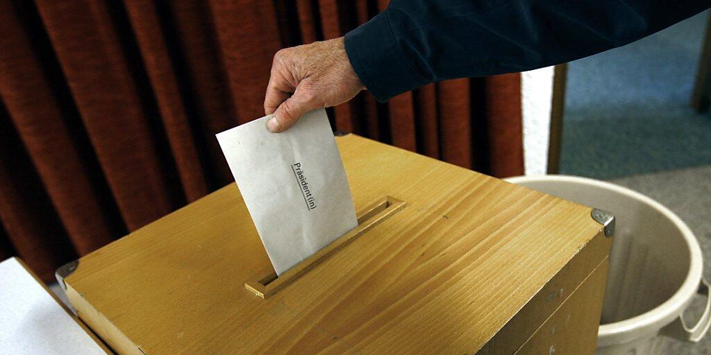 Der Nationalrat lehnt es ab, den Kantonen freie Hand zu lassen bei den Wahlverfahren. (Archivbild)
