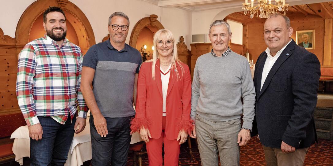 Haben sich zerstritten und sich öffentlich mit heftigen Vorwürfen eingedeckt: Gemeindevorsteherin  Daniela Erne-Beck und die vier VU-Gemeinderäte Fabian Wolfinger, Armin Heidegger, Rony Bargetze und Max Burgmeier (v. l.).
