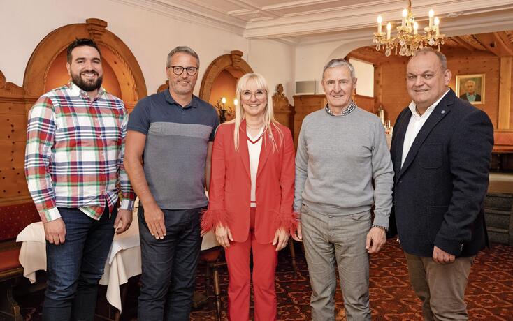 Haben sich zerstritten und sich &ouml;ffentlich mit heftigen Vorw&uuml;rfen eingedeckt: Gemeindevorsteherin  Daniela Erne-Beck und die vier VU-Gemeinder&auml;te Fabian Wolfinger, Armin Heidegger, Rony Bargetze und Max Burgmeier (v.&thinsp;l.).