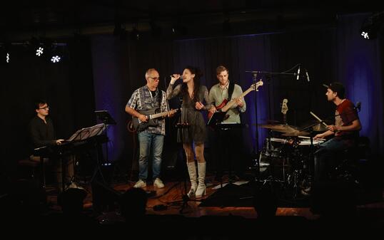 «EVE & THE MELTING MINDS»