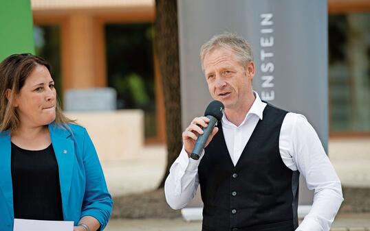 Einladung Medienkonferenz Staatsfeiertag, Peter-Kaiser-Platz (Empore zwischen Landtagsgebäude und Regierungsgebäude)