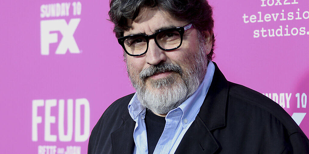 ARCHIV - Der britische Schauspieler Alfred Molina kommt zur Vorführung des Films «Feud». Alfred Molina soll für «Spider-Man 3» in seiner früheren Rolle als der Bösewicht Dr. Otto Octavius zurückkehren. Foto: Willy Sanjuan/Invision/AP/dpa ARCHIV - Der britische Schauspieler Alfred Molina kommt zur Vorführung des Films «Feud». Alfred Molina soll für «Spider-Man 3» in seiner früheren Rolle als der Bösewicht Dr. Otto Octavius zurückkehren. Foto: Willy Sanjuan/Invision/AP/dpa