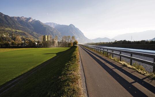 Rheindamm in Vaduz