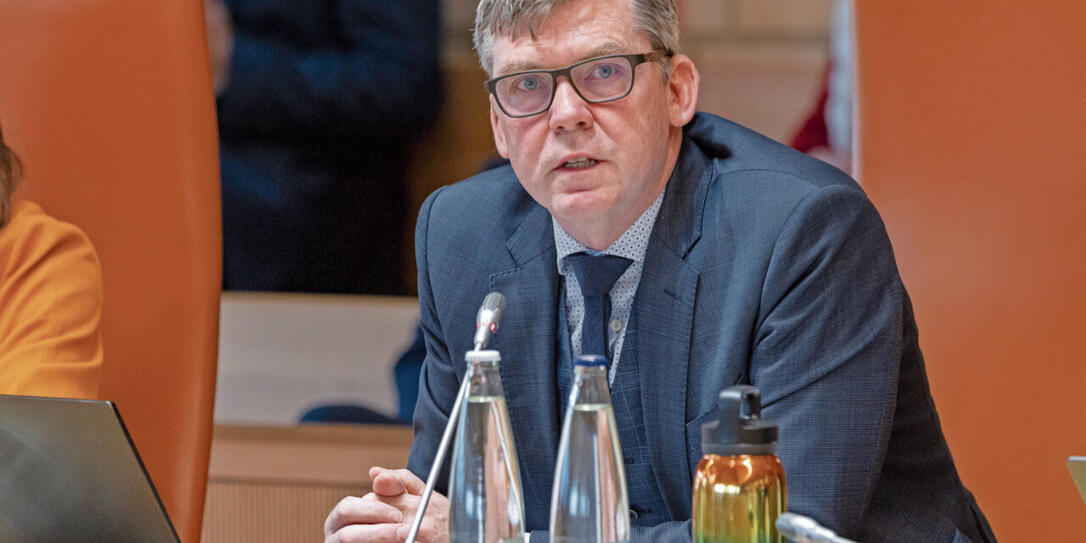 «Wir finden diese Ini-tiative unnötig. Statt dass sich die Parteien selbst so viel mehr Geld geben, sollten wir es besser für andere Sachen einsetzen und auf den Staatshaushalt achten», teilte Parteipräsident Thomas Rehak dem «Vaterland» im Juli mit.