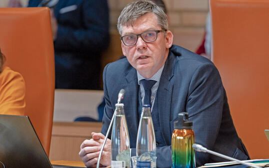 «Wir finden diese Ini-tiative unnötig. Statt dass sich die Parteien selbst so viel mehr Geld geben, sollten wir es besser für andere Sachen einsetzen und auf den Staatshaushalt  achten», teilte Parteipräsident Thomas Rehak dem «Vaterland» im Juli mit.