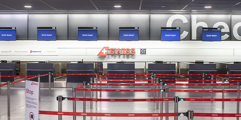 Die Coronavirus-Pandemie hat beim Flughafen Zürich zu einem Einbruch bei den Passagierzahlen im März geführt. Insgesamt sackte die Zahl der Reisenden um fast zwei Drittel ab. Im April wird es noch schlimmer. (Archiv)
