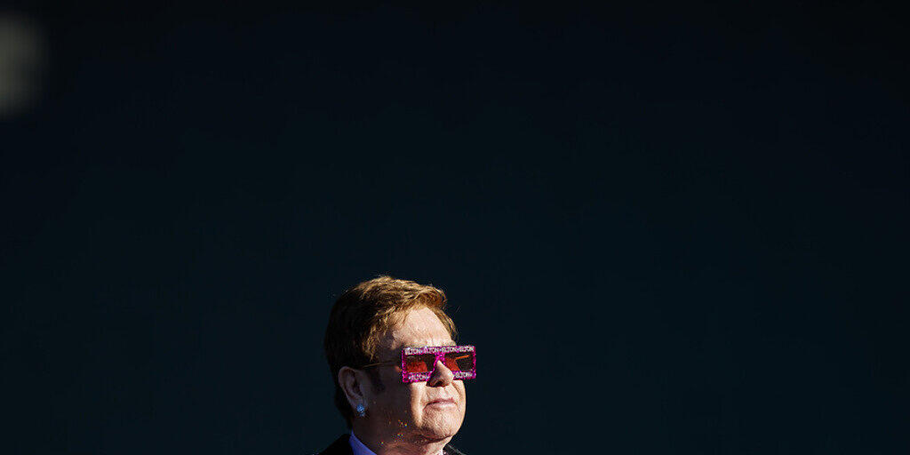 Elton John will noch einmal "goodbye" sagen: Am 6. Oktober 2020 gibt er im Zürcher Hallenstadion sein letztes Schweizer Konzert. Elton John will noch einmal "goodbye" sagen: Am 6. Oktober 2020 gibt er im Zürcher Hallenstadion sein letztes Schweizer Konzert.