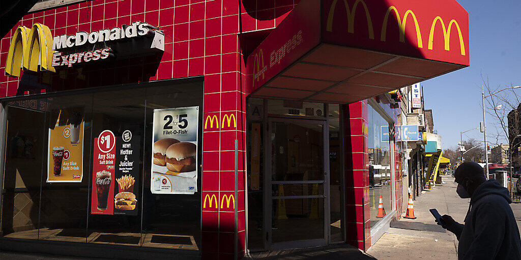Die Corona-Krise sorgt für heftige Absatzeinbussen bei McDonald's. (Archiv)