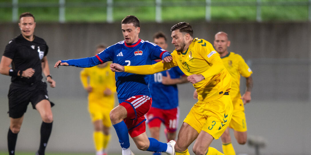 Offensiv gelang den Liechtensteiner nur &uuml;ber die Achse von Fabio Luque-Notaro (l.).