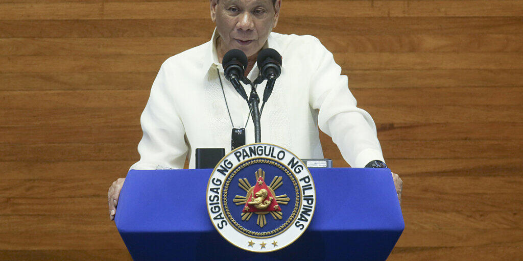 HANDOUT - Rodrigo Duterte, Präsident der Philippinen, hält seine Rede zur Lage der Nation. Foto: Simeon Celi Jr/Malacanang Presidential Photographers Division/AP/dpa - ACHTUNG: Nur zur redaktionellen Verwendung und nur mit vollständiger Nennung des vorstehenden Credits
