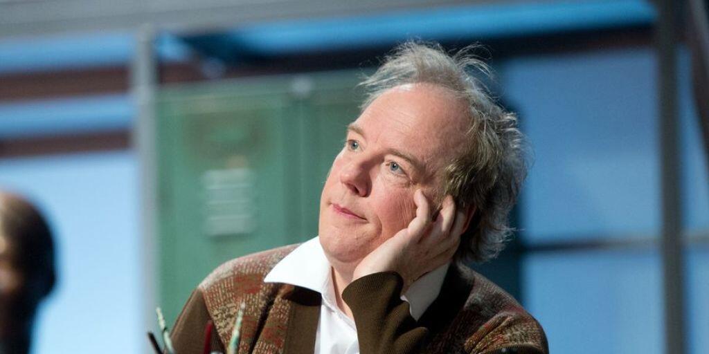 Der Schauspieler Martin Theuer in der Hauptrolle des Fälschers Fritz Knobel im Theaterstück "Schtonk" an der Württembergischen Landesbühne Esslingen. Im Film von Helmut Dietl hatte Uwe Ochsenknecht den Part gespielt.