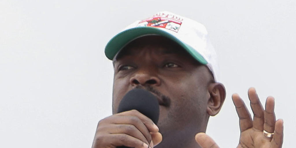 Umstrittener Staatschef: Burundis Präsident Pierre Nkurunziza an einer Wahlveranstaltung (Archiv) Umstrittener Staatschef: Burundis Präsident Pierre Nkurunziza an einer Wahlveranstaltung (Archiv)