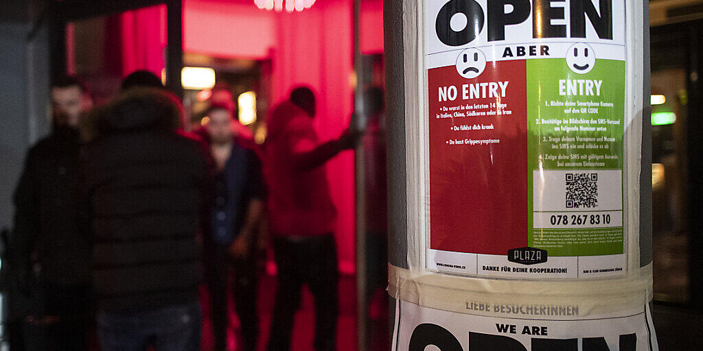 Die Konferenz der Schweizer Gesundheitsdirektorinnen und -Direktoren empfiehlt, in Bars und Clubs eine Ausweispflicht einzuführen. (Symbolbild)