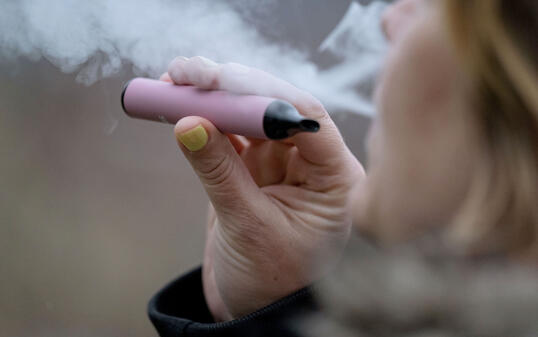 32k vape 176 Stock-Fotos und hochauflösende Bilder zu Vaping Lungs