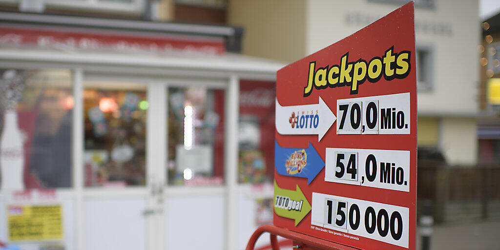 Swisslos und die Loterie Romande haben im letzten Jahr 31 neue Lottomillionäre produziert. Viermal lachte das Millionenglück 2018 einem Schweizer Tipper bei EuroMillions, einmal bei der Pferdewette von PMU. (Archivbild) Swisslos und die Loterie Romande haben im letzten Jahr 31 neue Lottomillionäre produziert. Viermal lachte das Millionenglück 2018 einem Schweizer Tipper bei EuroMillions, einmal bei der Pferdewette von PMU. (Archivbild)