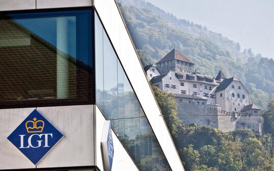 LIECHTENSTEIN, BANK, BANKEN, FINANZPLATZ, FINANZWIRTSCHAFT, FINANZVERWALTUNG, VERMOEGENSVERWALTUNG, VERMOEGENSBERATUNG, FIRMENSCHILD, BAUSTELLE, GERUEST, LGT, LGT TREUHAND, SERVICE CENTER BENDERN, LGT SERVICE CENTER BENDERN,