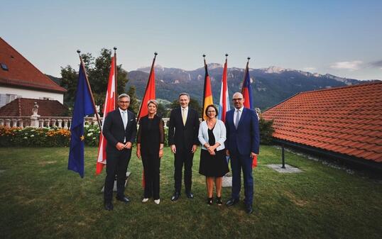 Magnus Brunner (Österreich), Karin Keller-Sutter (Schweiz), Christian Lindner (Deutschland) , Yuriko Backes (Luxemburg) und Daniel Risch (Liechtenstein)