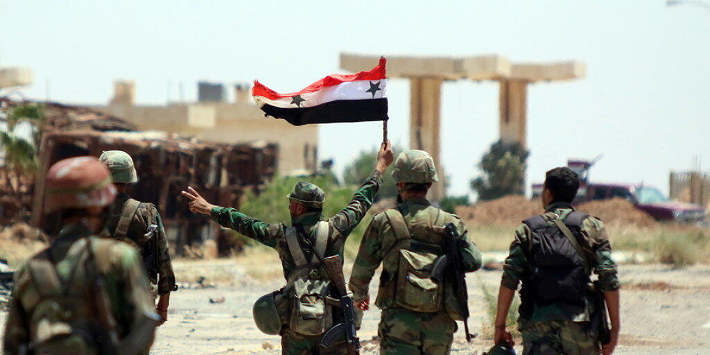 Syrische Soldaten im Umland von Daraa. (Archiv)