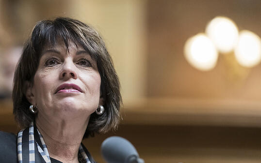 Umweltministerin Doris Leuthard plädiert im Nationalrat vergeblich dafür, bei der CO2-Reduktion einen Inlandanteil festzulegen. Durchgesetzt haben sich SVP und FDP.