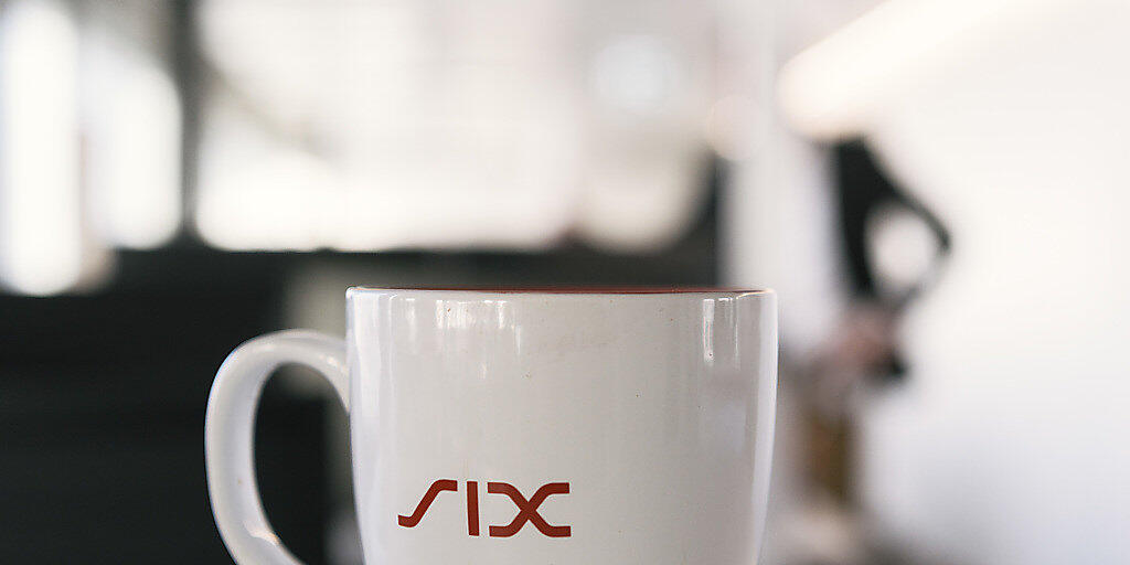 Zurücklehnen und Kaffeetrinken liegt nicht drin: Die Finanzinfrastrukturdienstleisterin SIX befindet sich mitten in einem Umbau. Trotz Rekordumsatzes hat sie einen Gewinntaucher in Kauf nehmen müssen. (Archivbild)